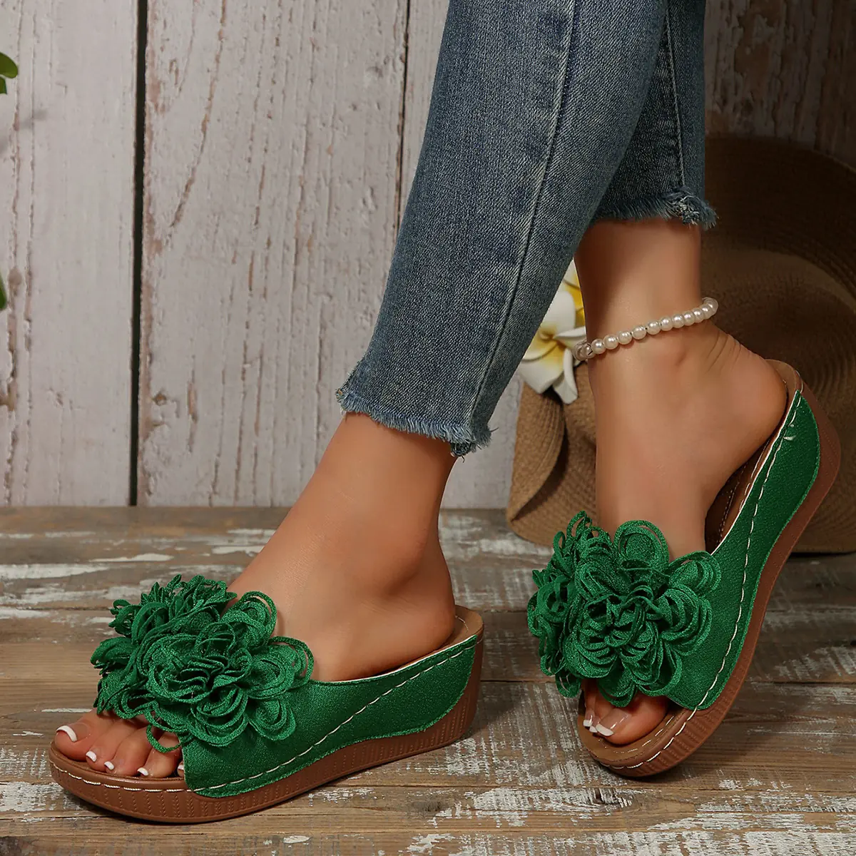 1688_image_share_27aad30a61689b84a13000d15ee436f3 Cushion-Green - Image 1