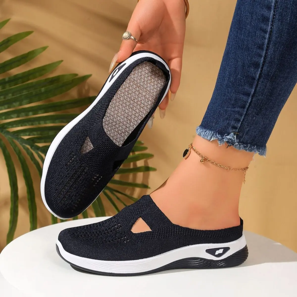 Oplus_131072 Flaky Walk-Black - Image 1